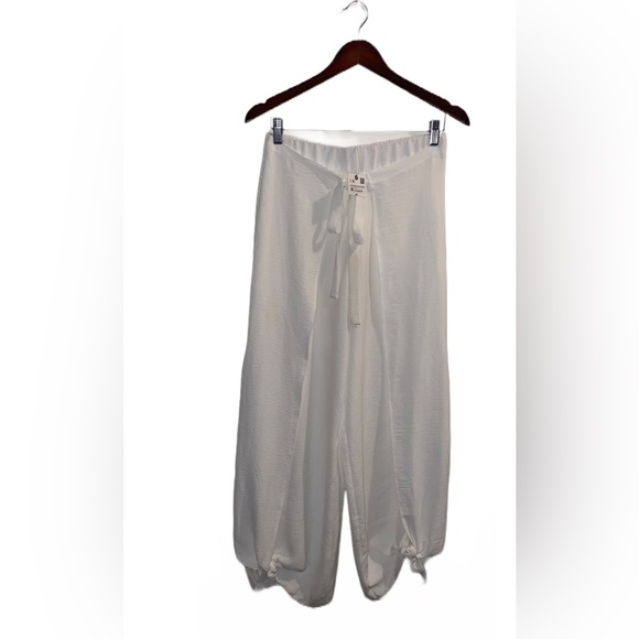 Zara Pants - ZARA WHITE FLOWY PANTS WITH TIE SIZE MEDIUM